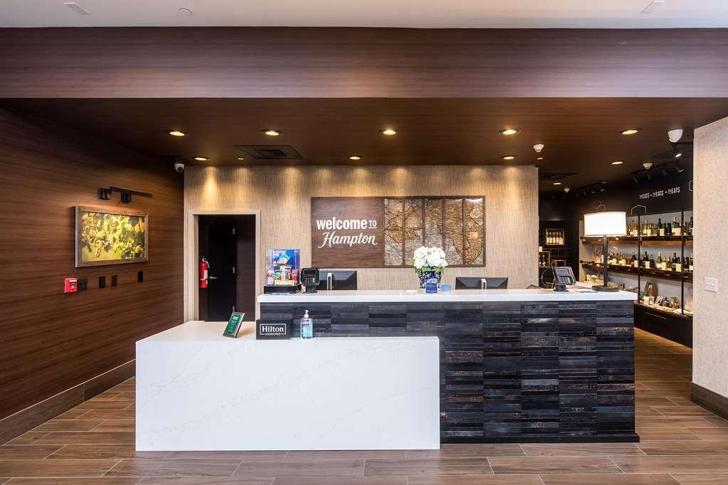 Hampton Inn & Suites Dobson Inreriör bild