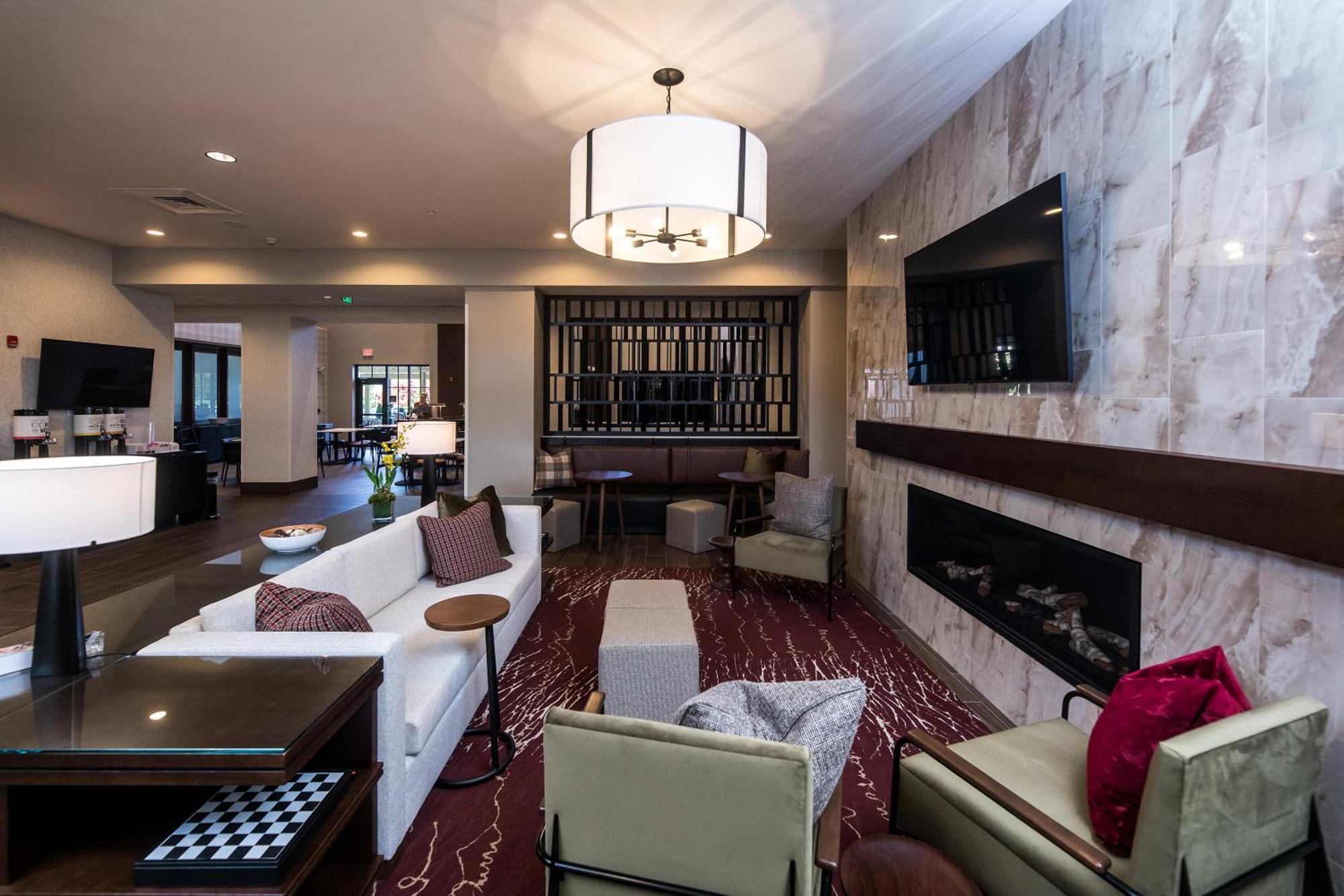 Hampton Inn & Suites Dobson Exteriör bild