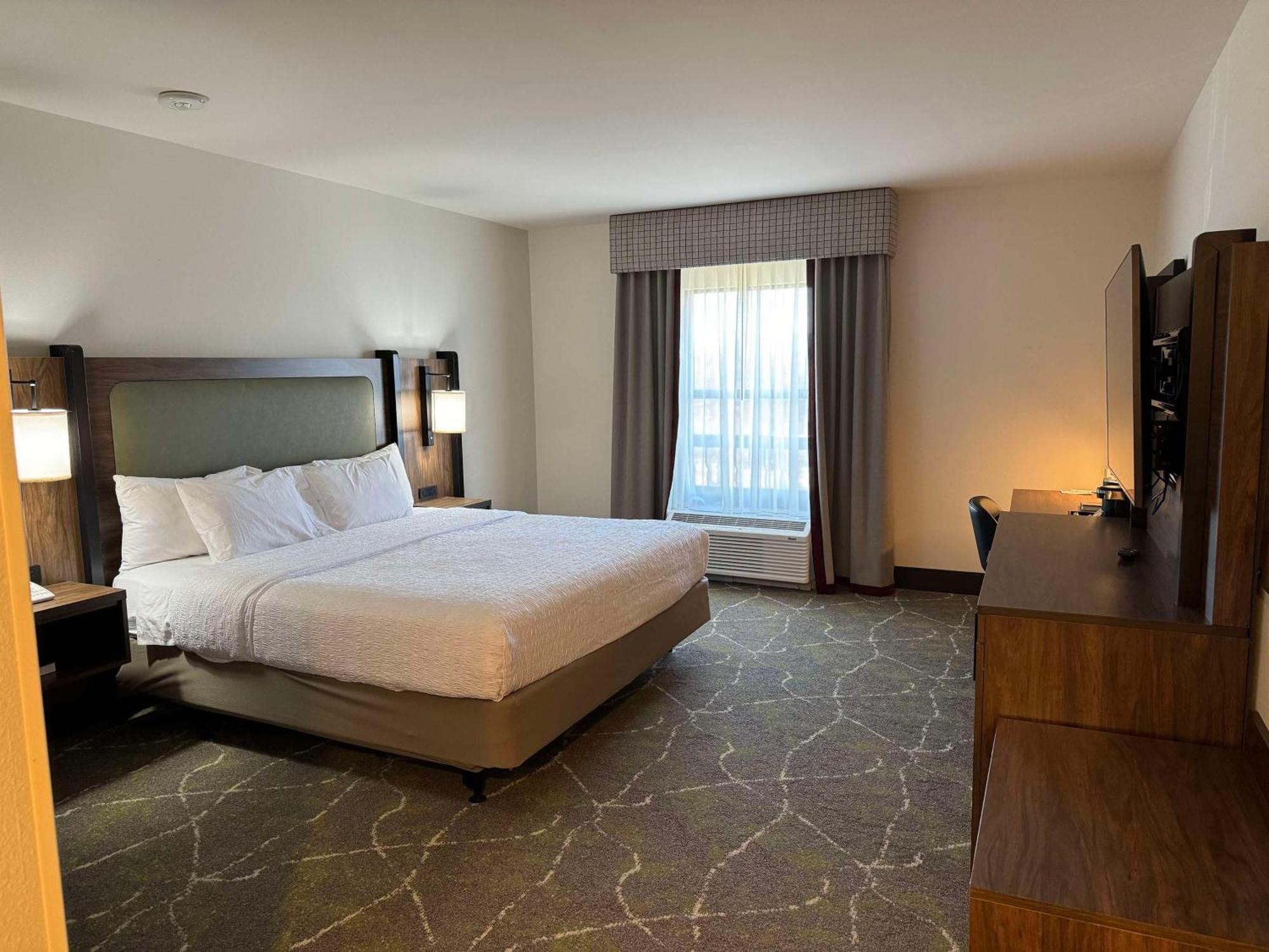 Hampton Inn & Suites Dobson Exteriör bild
