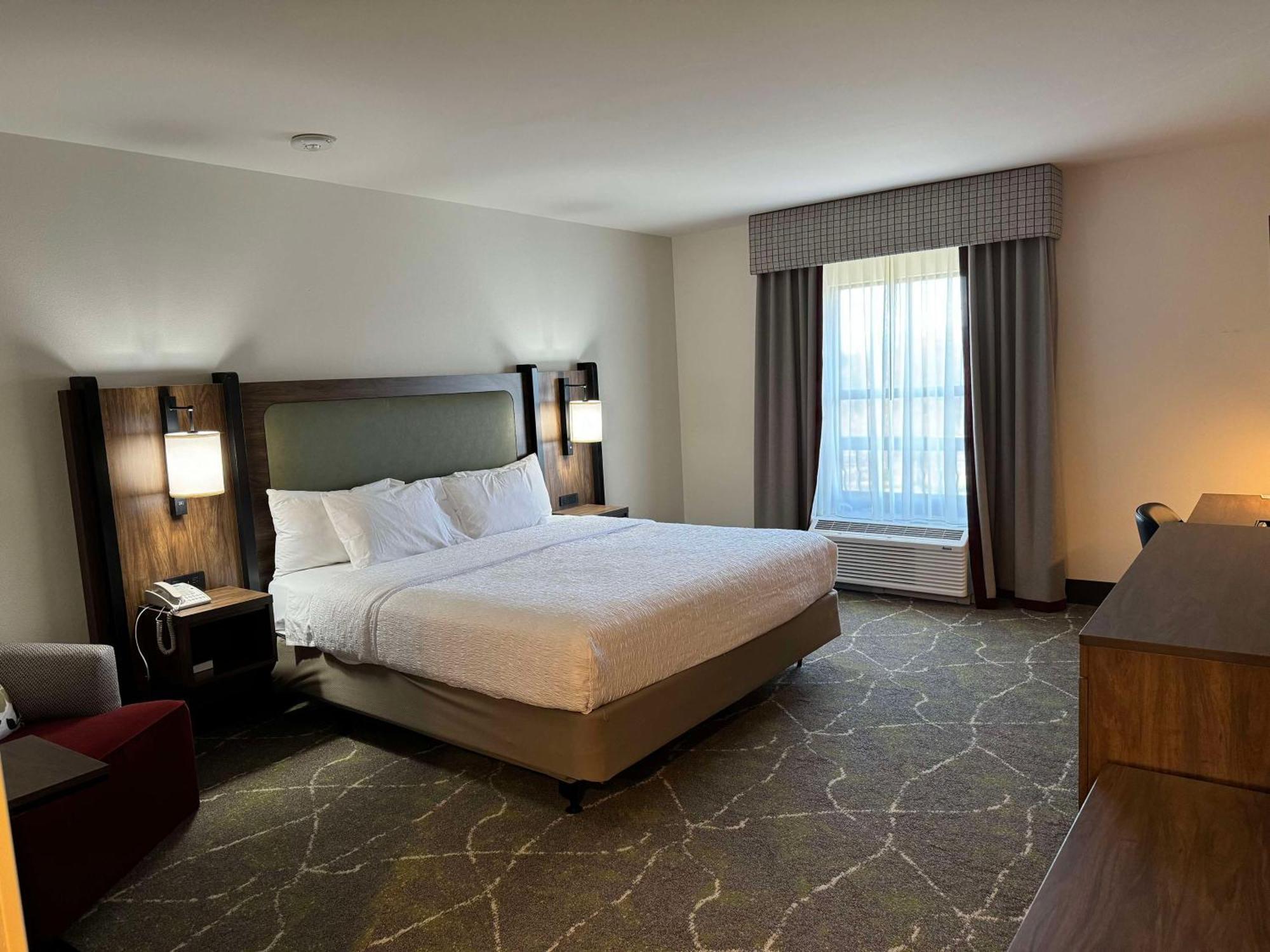 Hampton Inn & Suites Dobson Exteriör bild